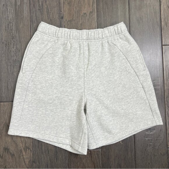 Lululemon NWOT Scuba Mid-Rise Oversized Short 7" Heathered Core Ultra Light Grey - Picture 1 of 8